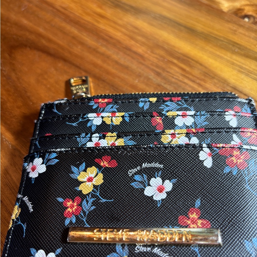 Steve Madden Black Floral Card Holder - Picture 2 of 4